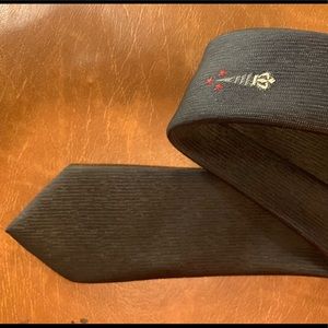 Vintage 1950s hunter green torch emblem skinny tie